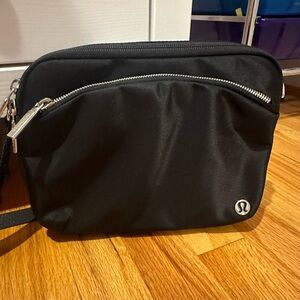 Lululemon crossbody small purse- NWOT